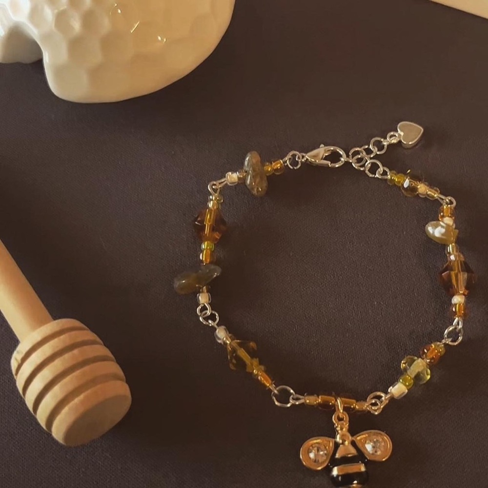 ♡❀˖⁺. ༶ 🌻🐝🍯⋆˙⊹❀♡
ℍ𝕒𝕟𝕕𝕞𝕒𝕕𝕖 𝕓𝕖𝕖 bracelet
♡❀˖⁺. ༶ 🌻🐝🍯⋆˙⊹❀♡ - Picture 4 of 4